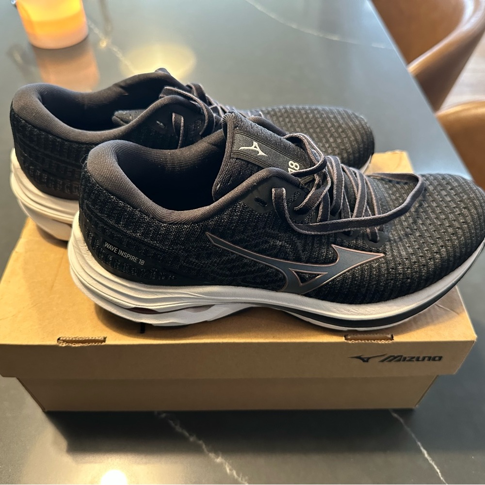 Mizuno Wave Inspire 18 Black and White Sneakers